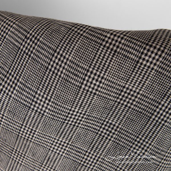 Checked linen frabric with natural (undyed) and black yarns
