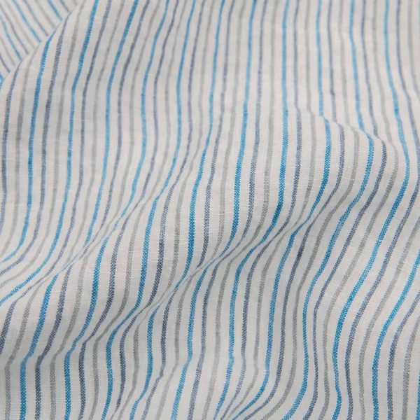 ブルーストライプ柄のホワイトウォッシュリネン生地