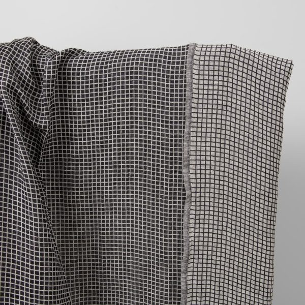 Half-linen fabric in black and white checks washed