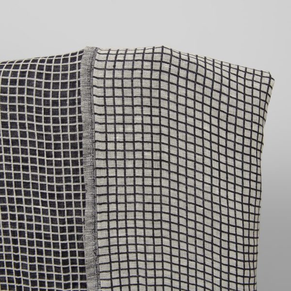 Half-linen fabric in black and white checks washed light side