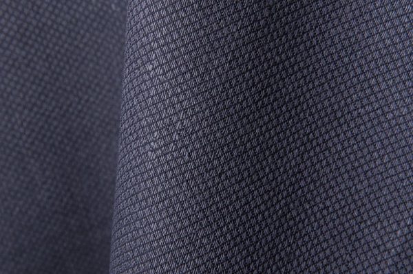 小さなダイヤモンド柄のダークバイオレットリネンコットン生地 - 画像 (2)